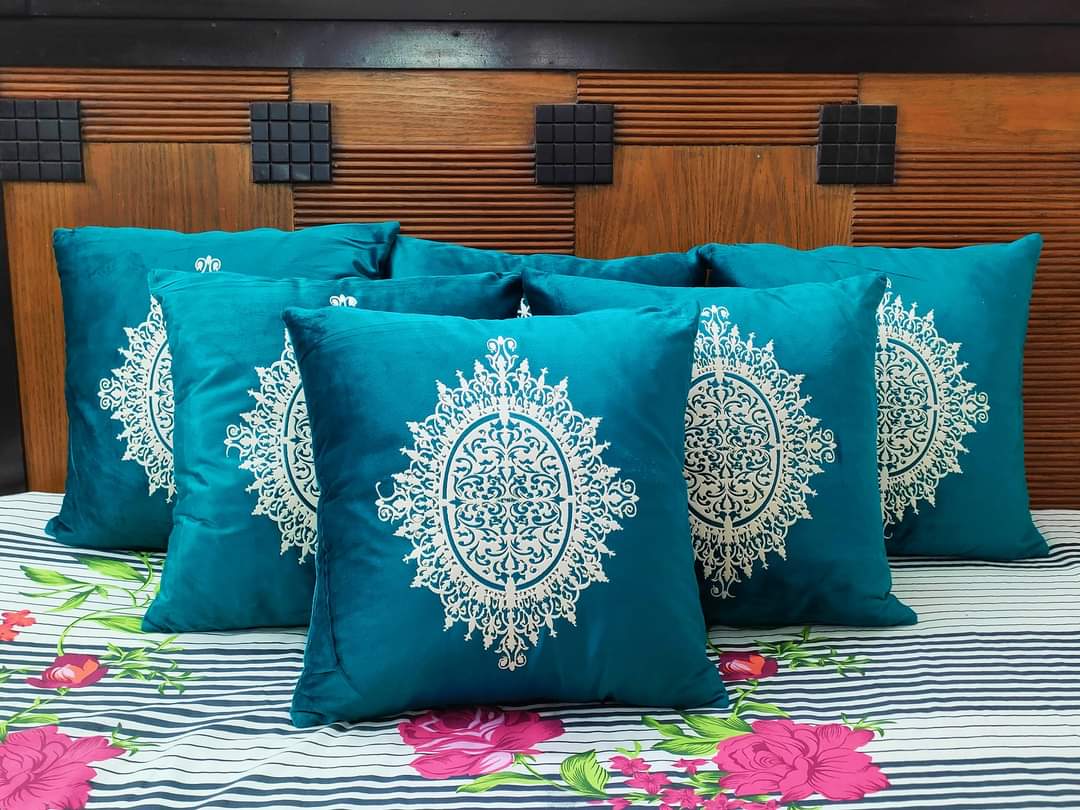 5 Pcs Velvet Jaquard Cushion